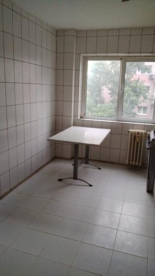 Apartament cu 3 camere decomandat în Drumul Taberei