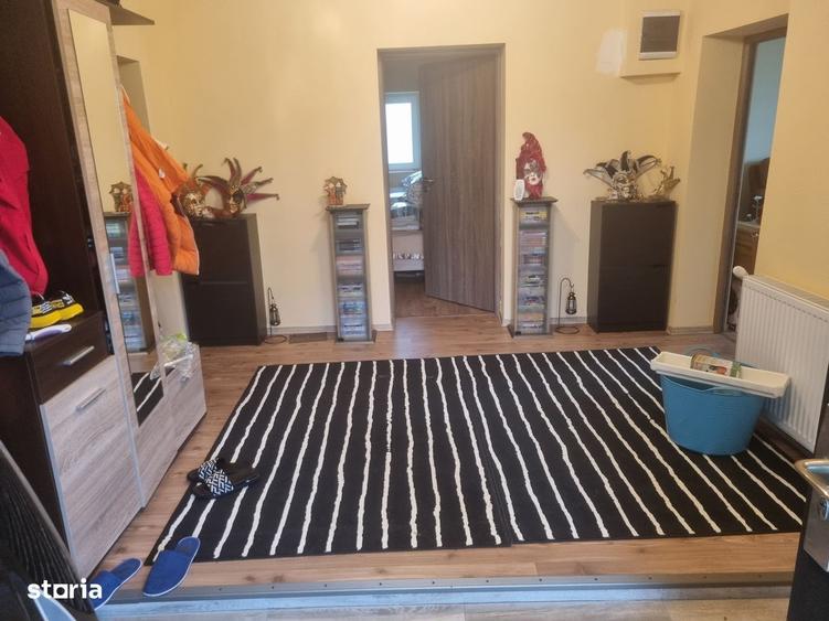Casă cu 3 camere decomandat în Strei