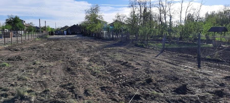 Teren de 1500 mp, în Săgeata