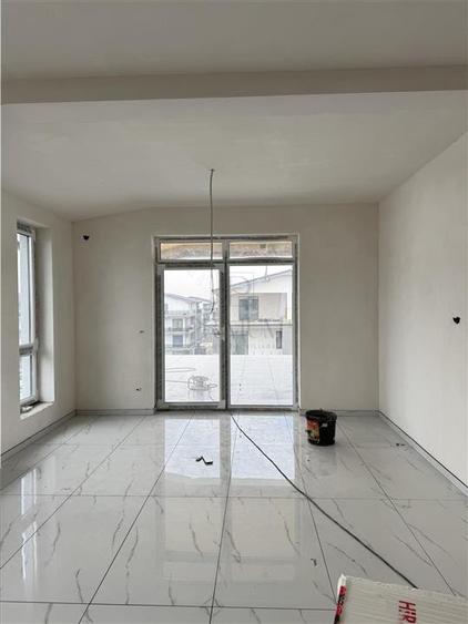 Apartament cu 2 camere semidecomandat, mobilat în Giroc