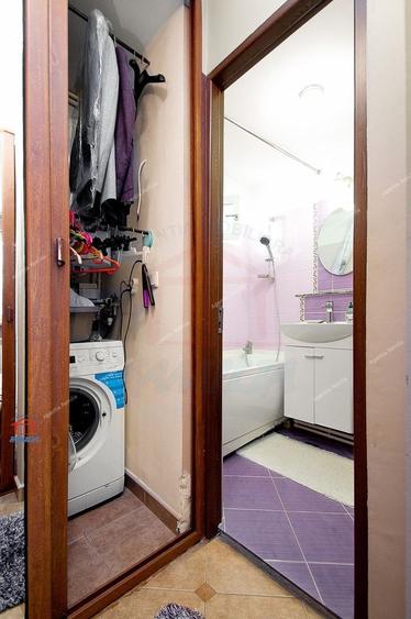 Apartament cu 4 camere semidecomandat, mobilat în Micro 20