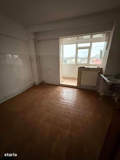 Apartament cu 3 camere în Zăvoaia