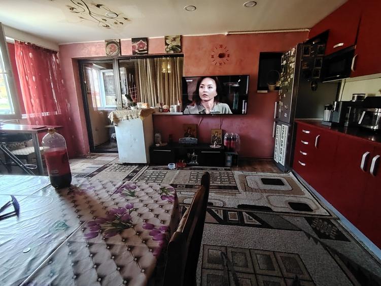 Apartament cu 3 camere decomandat în Florești