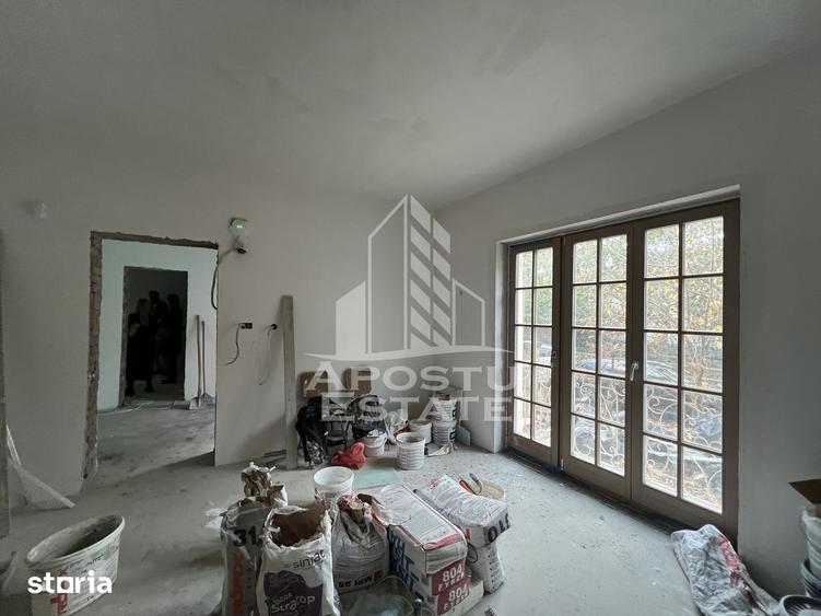 Casă cu 5 camere cu Teren 650 Mp în Soarelui