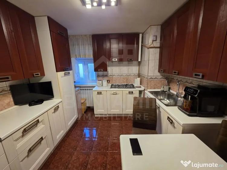 Apartament cu 4 camere semidecomandat în Central