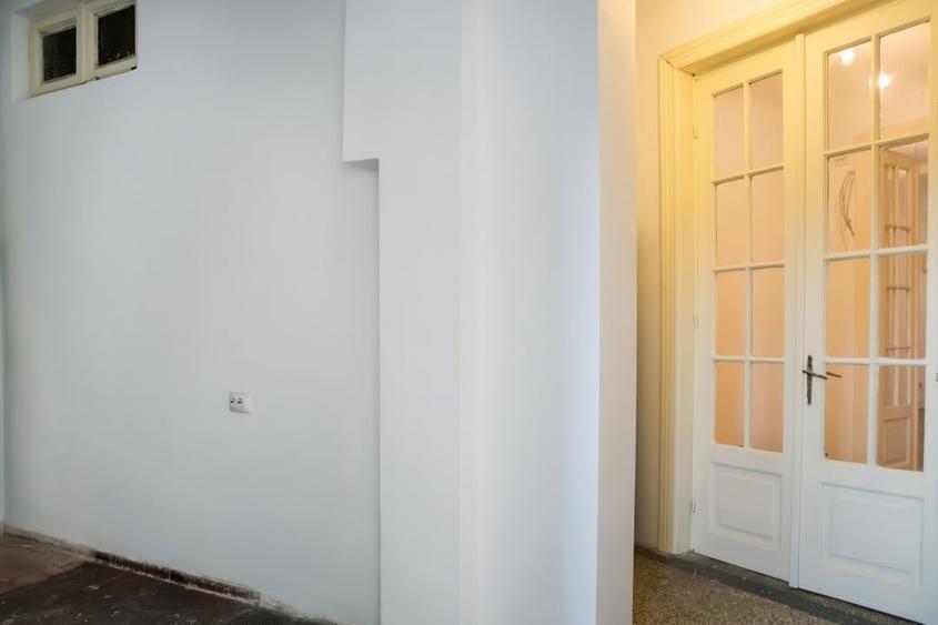 Apartament cu 3 camere circular în P-ța Unirii