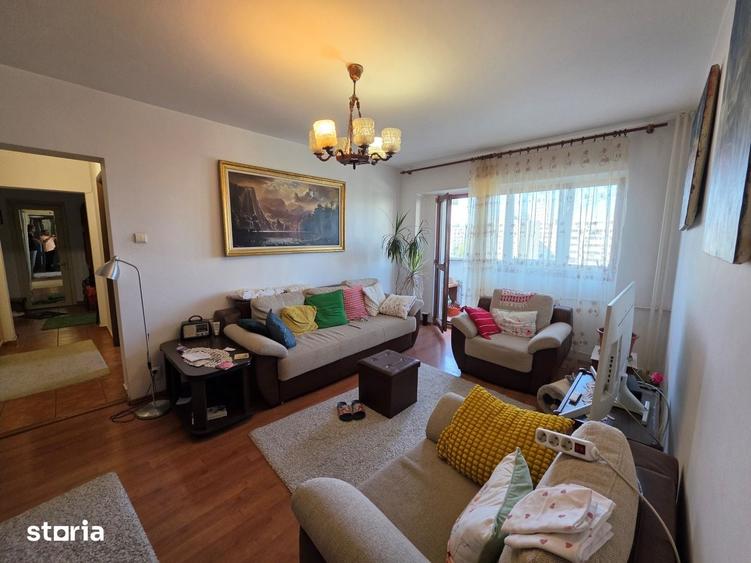 Apartament cu 3 camere semidecomandat în Vatra Luminoasă