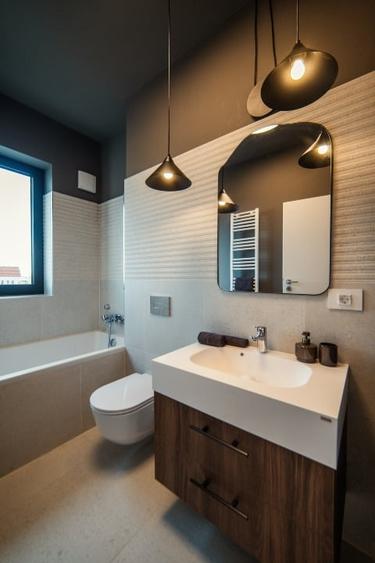 Apartament cu 3 camere semidecomandat, mobilat în Circumvalațiunii