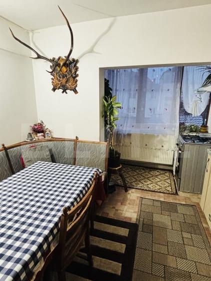 Apartament cu 4 camere decomandat, mobilat în Exterior Vest