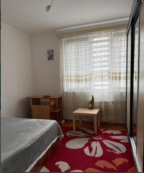 Apartament cu 3 camere semidecomandat, mobilat în Pajura