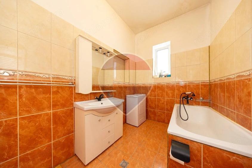 Casă cu 3 camere cu Teren 369 Mp în 13 Decembrie