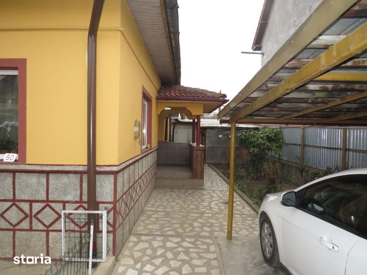 Casă cu 4 camere decomandat cu Canalizare în Central