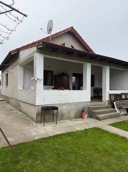 Casă cu 4 camere în Podari
