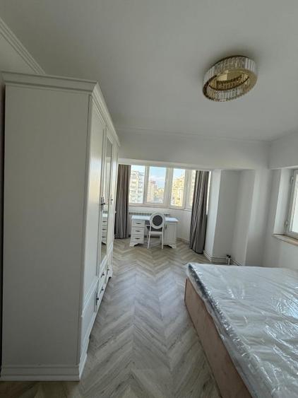 Apartament cu 3 camere decomandat, mobilat în Decebal