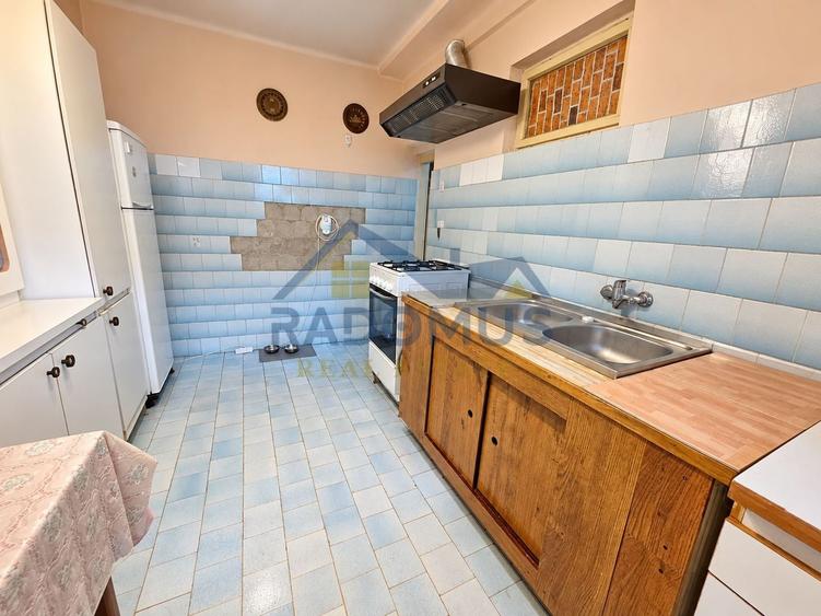 Casă individuală cu 6 camere cu Canalizare în Lupeni