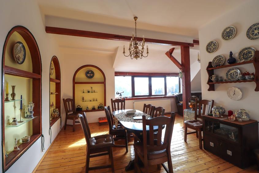 Apartament cu 6 camere decomandat în Furnica