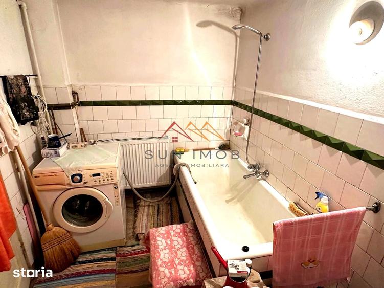 Casă cu 3 camere semidecomandat cu Teren 356 Mp în Central