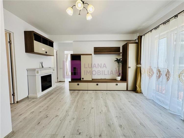 Apartament cu 3 camere semidecomandat, mobilat în Șelimbăr