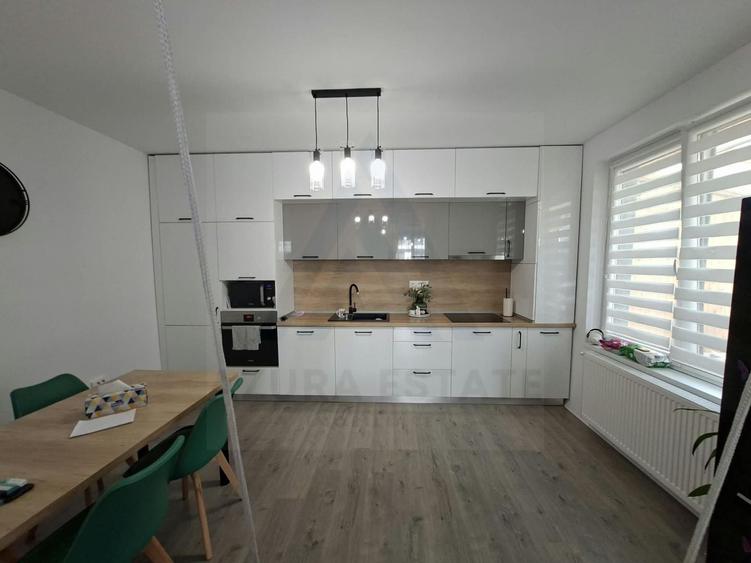 Duplex cu 4 camere cu Canalizare în Exterior Sud
