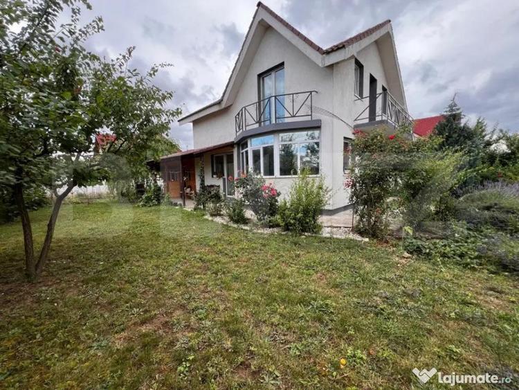 Casă cu 4 camere cu Teren 500 Mp în Central