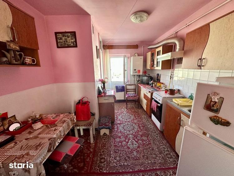 Apartament cu 4 camere decomandat în Central