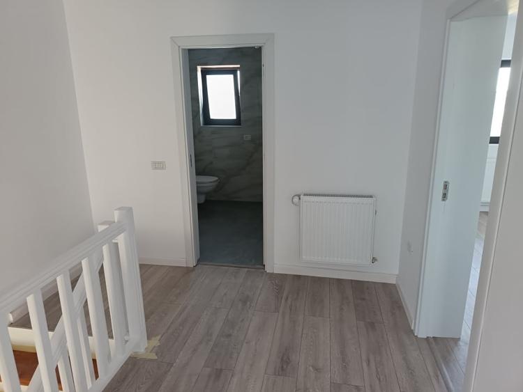 Duplex cu 4 camere cu Canalizare în Valea Lupului