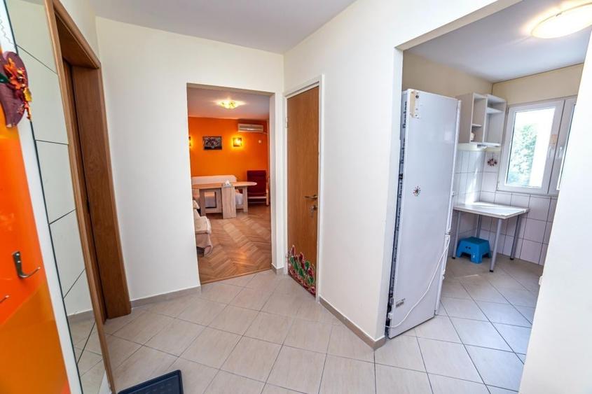 Apartament cu 4 camere decomandat, mobilat în Titan