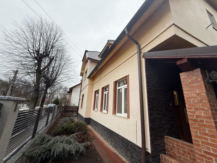 Casă individuală cu 3 camere cu Canalizare în Central