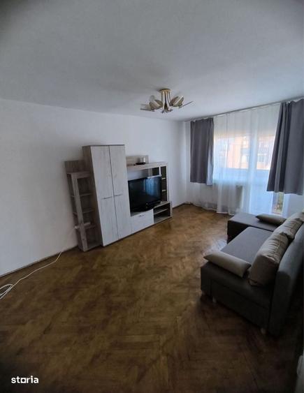 Apartament cu 2 camere decomandat în Petros