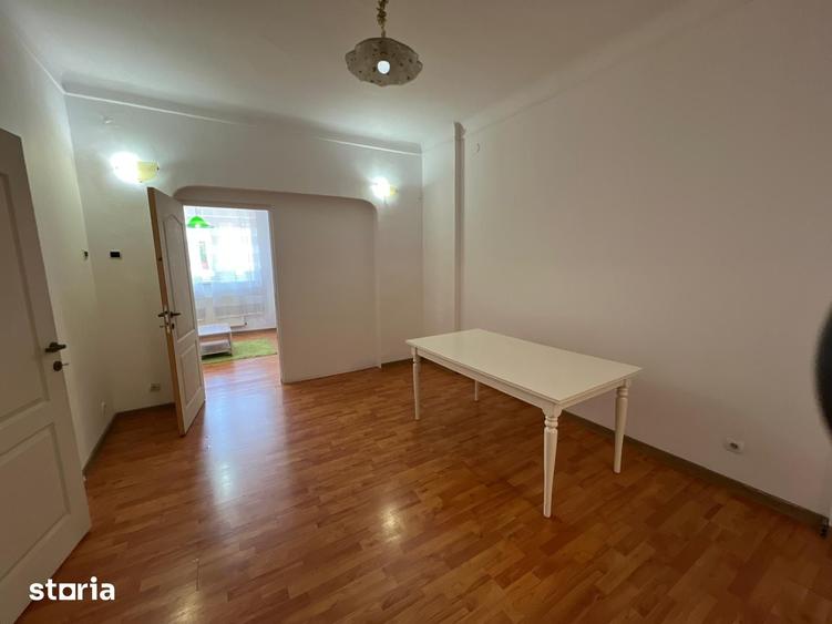 Casă cu 8 camere cu Teren 197 Mp în Iancului