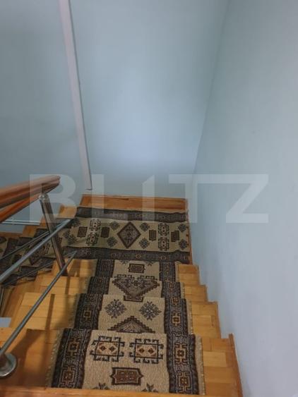 Casă individuală cu 7 camere cu Canalizare în Mihai Viteazu