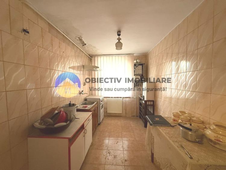 Apartament cu 3 camere decomandat, mobilat în Precista