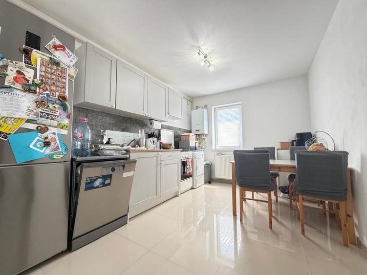 Apartament cu 3 camere semidecomandat în Șelimbăr