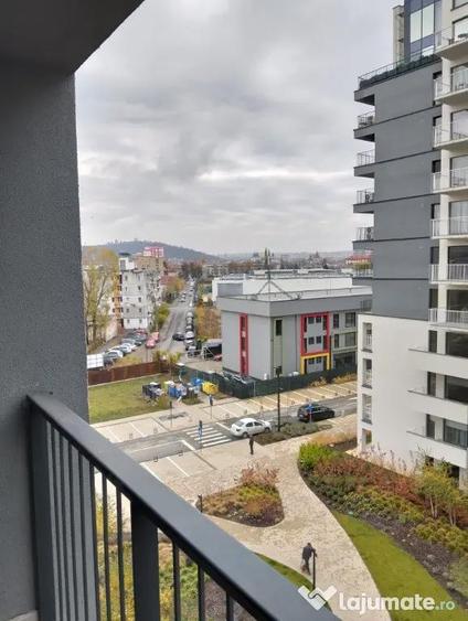 Apartament cu 2 camere decomandat în Baza 3