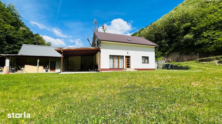 Casă cu 6 camere cu Teren 712 Mp în Central