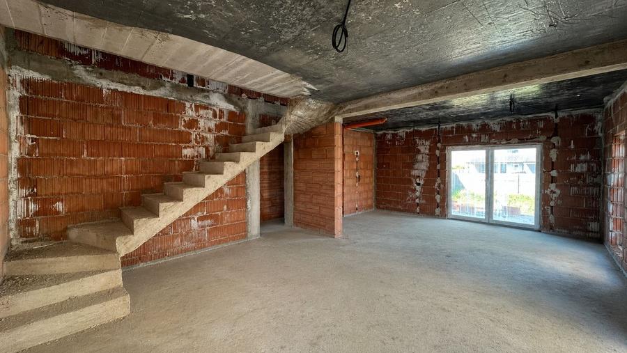 Duplex cu 5 camere cu Canalizare în Urseni
