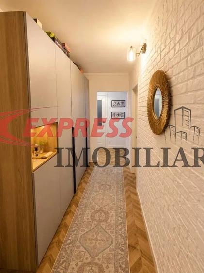 Apartament cu 3 camere decomandat în Titan