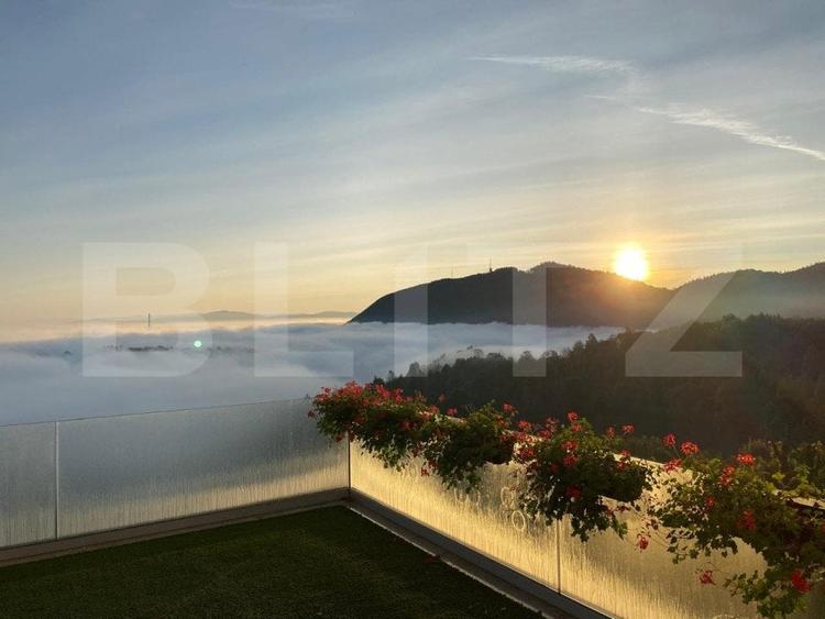 Penthouse cu 7 camere decomandat, mobilat în Drumul Poienii