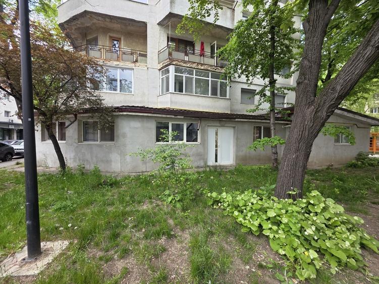 Apartament cu 4 camere decomandat în Exterior Vest