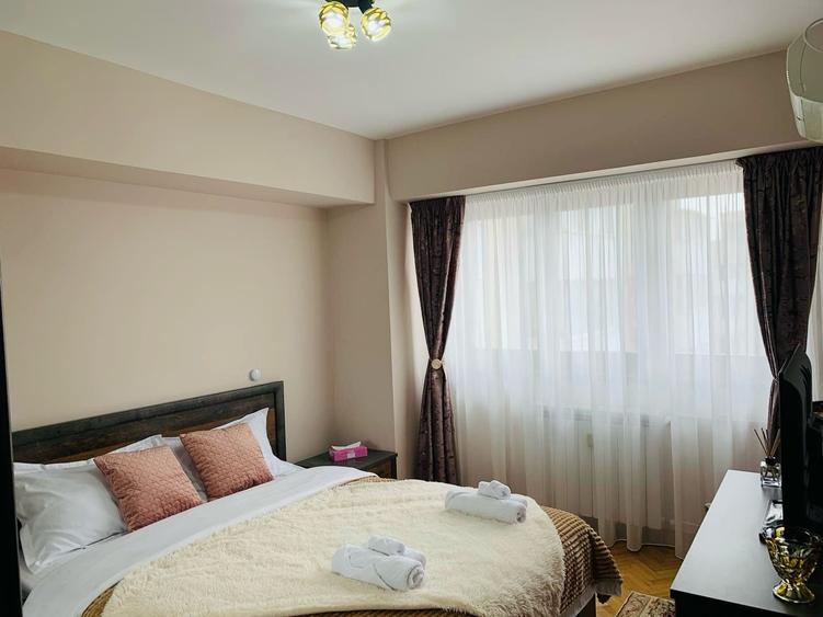 Apartament cu 3 camere decomandat în Victoriei