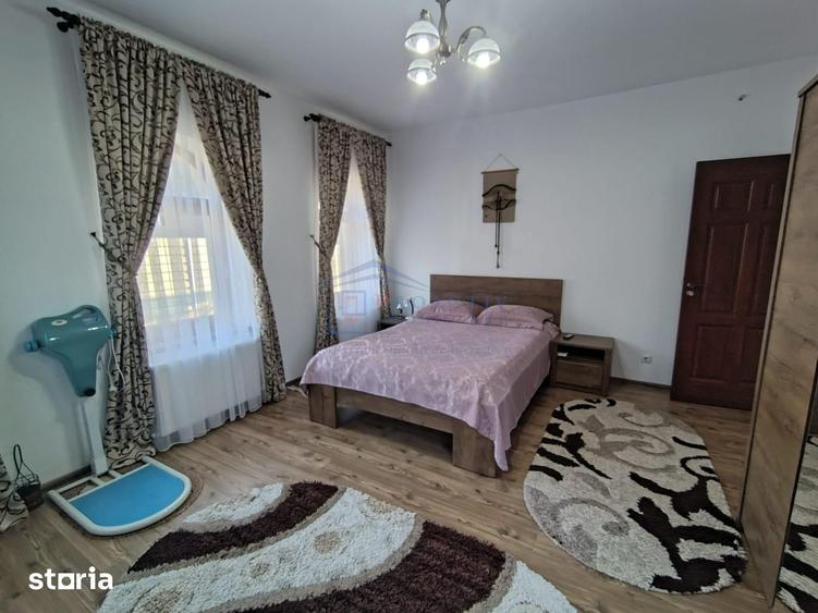 Casă cu 7 camere cu Teren 800 Mp în Șcheia