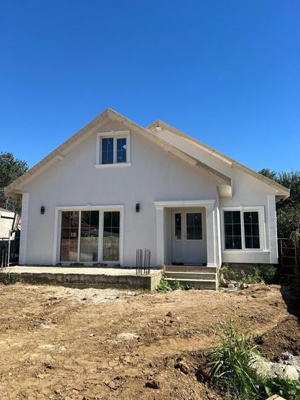 Casă cu 4 camere în Central