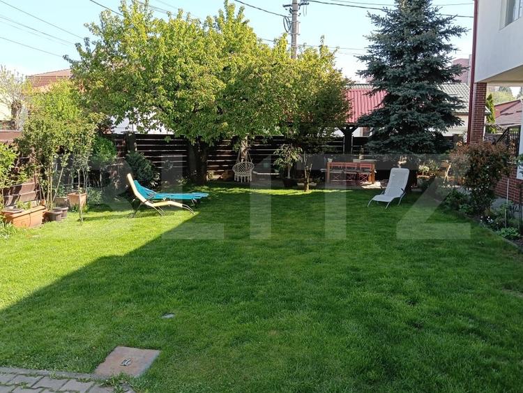 Casă individuală cu 8 camere cu Canalizare în Gheorghe Doja