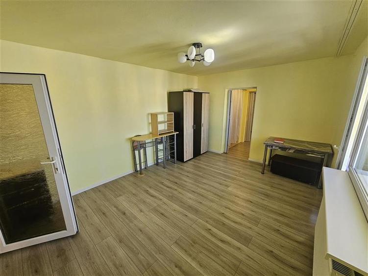 Apartament cu 2 camere semidecomandat, mobilat în Micro III