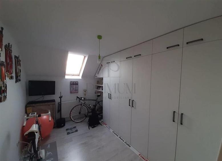 Apartament cu 4 camere decomandat, mobilat în Aradului