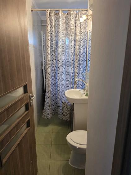 Apartament cu 2 camere semidecomandat în Craiovița Nouă