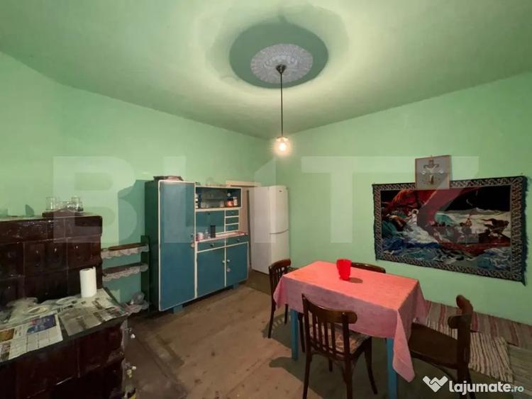 Casa de vanzare, cu 2 camere, 120 mp + teren de 1207 mp, zon - 3