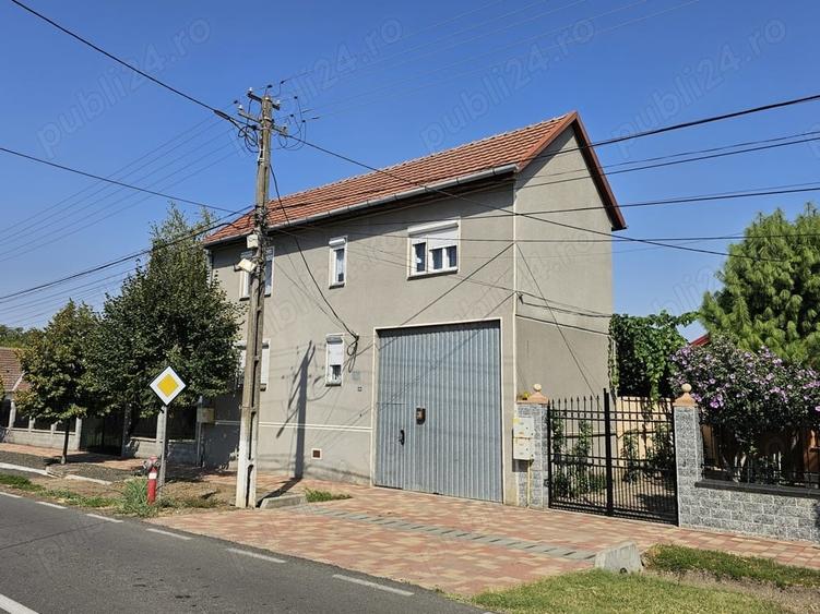 Casă cu 4 camere în Sânnicolau Mare