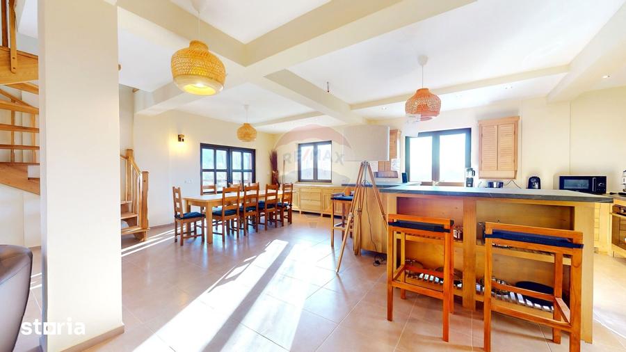 Casă cu 7 camere cu Teren 1672 Mp în Bran