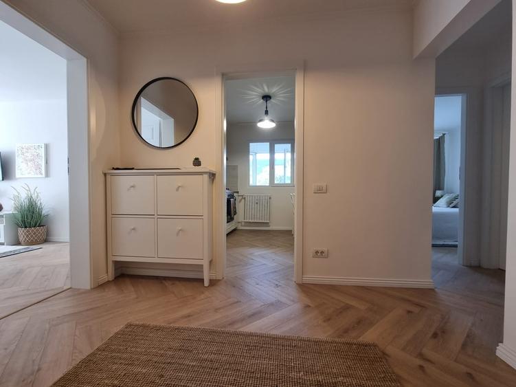 Apartament cu 3 camere semidecomandat, mobilat în Lacul Tei